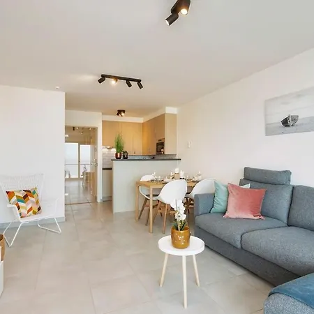 Huswell - Cosy With Amazing View Apartment